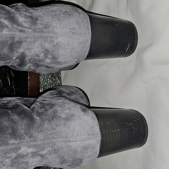 Chanel grey suede high boots - SZ 39 1/2 only worn a few times ** make an offer! - Picture 5 of 9